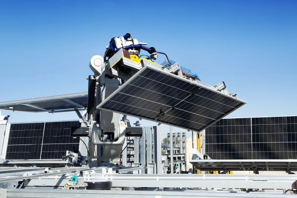 Comau Hyperflex_Solar panels installation.jpg